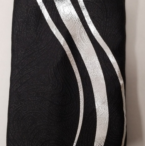 New! Two Black And Silver Decorative Throw Pillow Cases - Picture 3 of 6